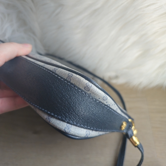 Authentic Gucci micro navy bag - Picture 8 of 15